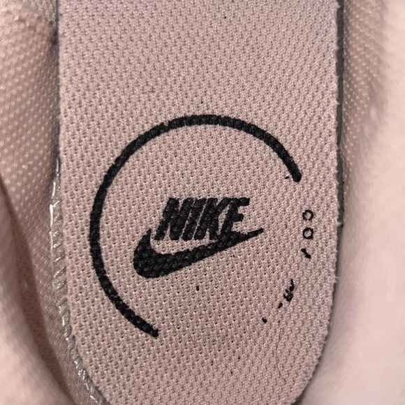 Nike shoes - Picture 5 of 6